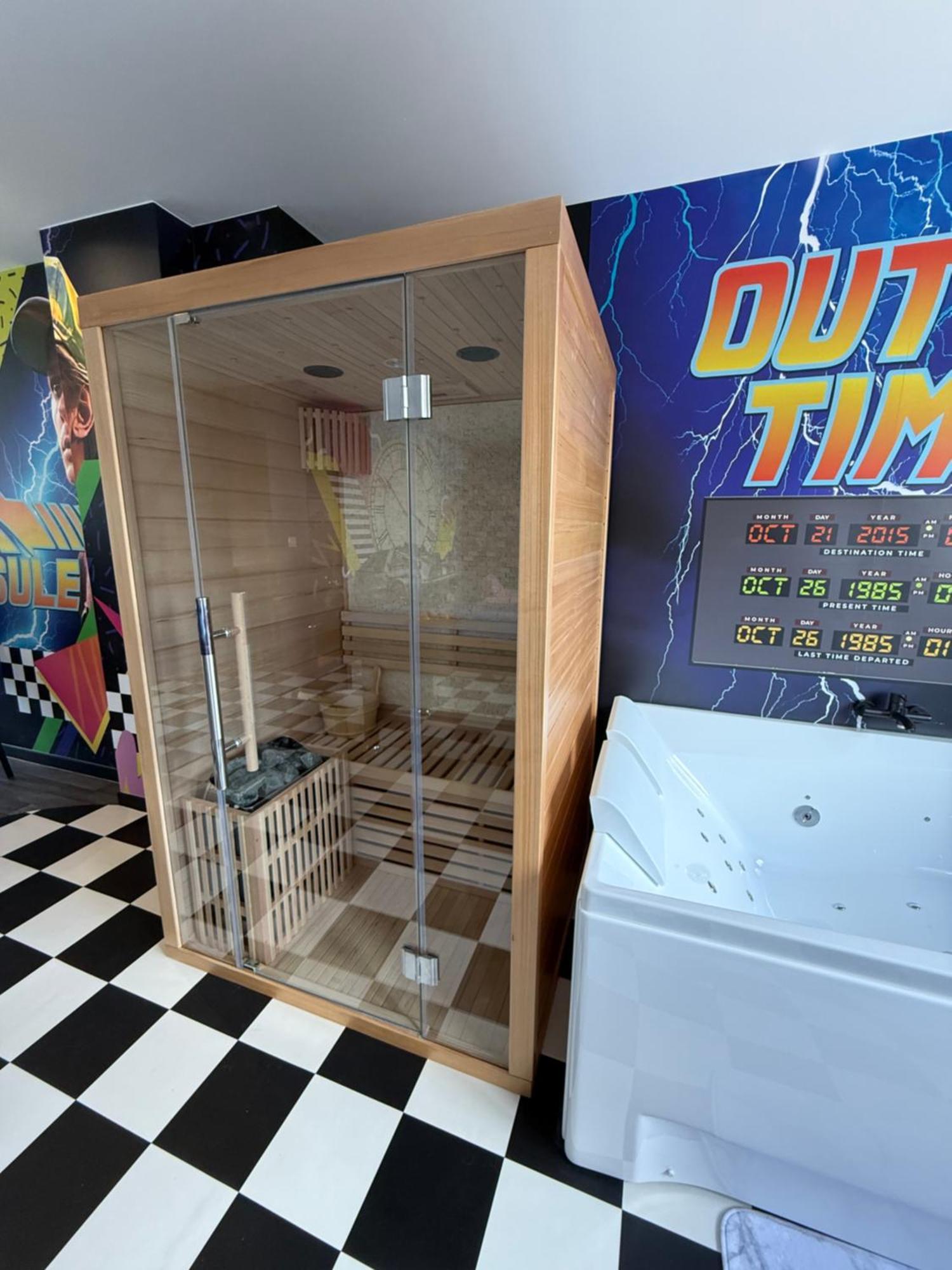 Capsule Retour Vers Le Futur Maubeuge Exterior foto